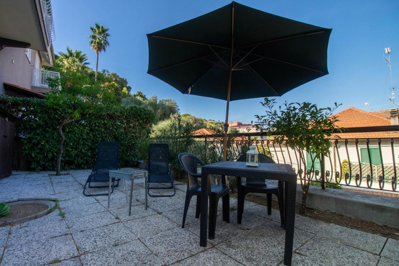 Luminoso Appartamento Con Ampia Terrazza San Bartolomeo Al Mare Eksteriør billede